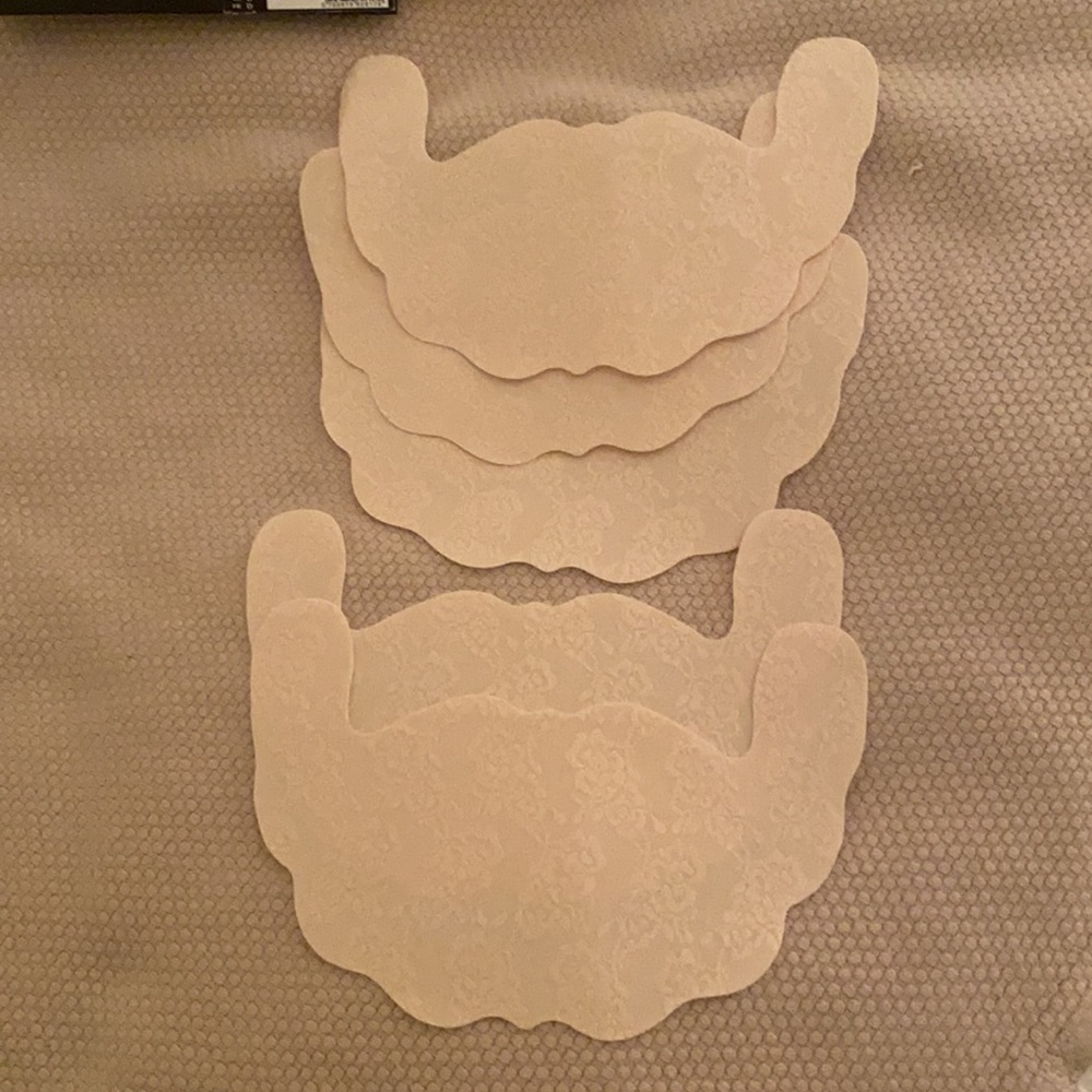 Adhesive bra - Picture 3 of 5